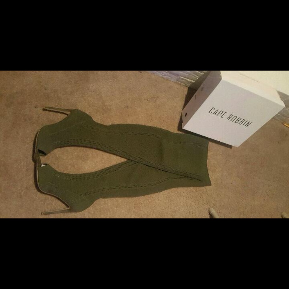 *BRAND NEW*Cape Robbin Elnora Thigh High Heel